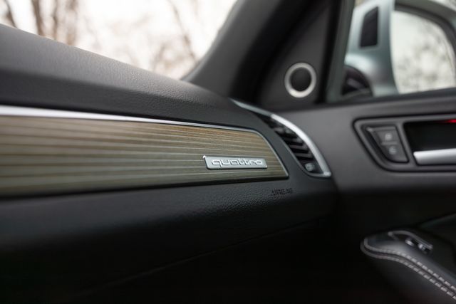 2015 Audi SQ5 3.0T quattro Prestige w/ 354 HP, AWD, Heated Seats