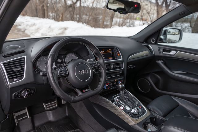 2015 Audi SQ5 3.0T quattro Prestige w/ 354 HP, AWD, Heated Seats 2015 Audi SQ5 3.0T quattro Prestige w/ 354 HP, AWD, Heated Seats