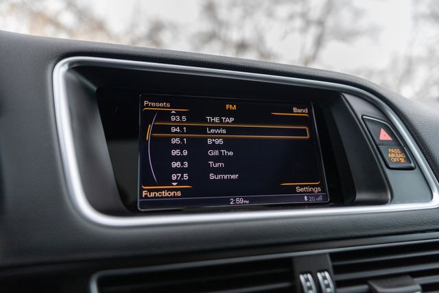 2015 Audi SQ5 3.0T quattro Prestige w/ 354 HP, AWD, Heated Seats 2015 Audi SQ5 3.0T quattro Prestige w/ 354 HP, AWD, Heated Seats