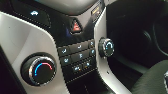 2015 Chevrolet Cruze 1LT Auto | Carrollton, TX | Legend Motorcars of Carrollton