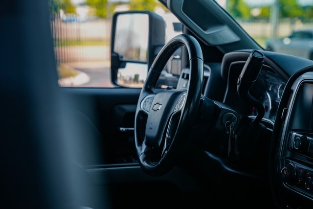 2015 Chevrolet Silverado 2500HD LT Z71 / DURAMAX DIESEL 4X4 / CLEAN CARFAX | Austin, TX | Rocky Mountain Truck Stop Austin 2015 Chevrolet Silverado 2500HD LT Z71 / DURAMAX DIESEL 4X4 / CLEAN CARFAX | Austin, TX | Rocky Mountain Truck Stop Austin