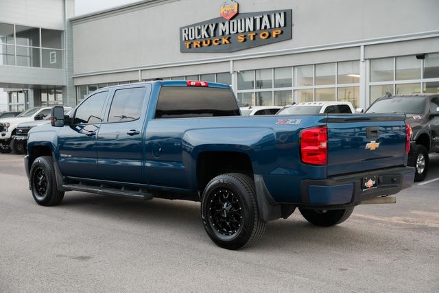 2015 Chevrolet Silverado 3500HD LT Z71 / LONG BED CREW CAB SRW / 4X4 DURAMAX | Austin, TX | Rocky Mountain Truck Stop Austin