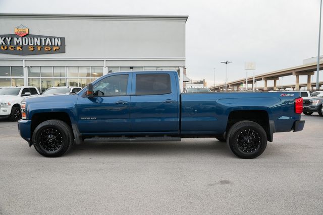2015 Chevrolet Silverado 3500HD LT Z71 / LONG BED CREW CAB SRW / 4X4 DURAMAX | Austin, TX | Rocky Mountain Truck Stop Austin