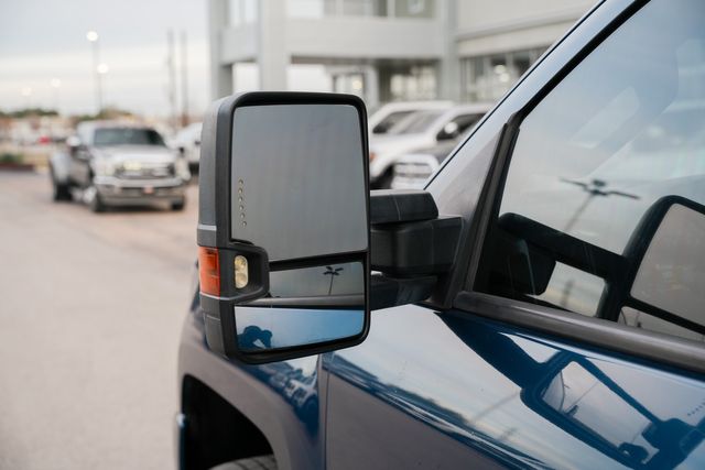 2015 Chevrolet Silverado 3500HD LT Z71 / LONG BED CREW CAB SRW / 4X4 DURAMAX | Austin, TX | Rocky Mountain Truck Stop Austin