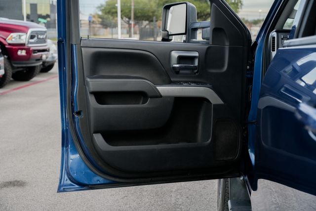 2015 Chevrolet Silverado 3500HD LT Z71 / LONG BED CREW CAB SRW / 4X4 DURAMAX | Austin, TX | Rocky Mountain Truck Stop Austin