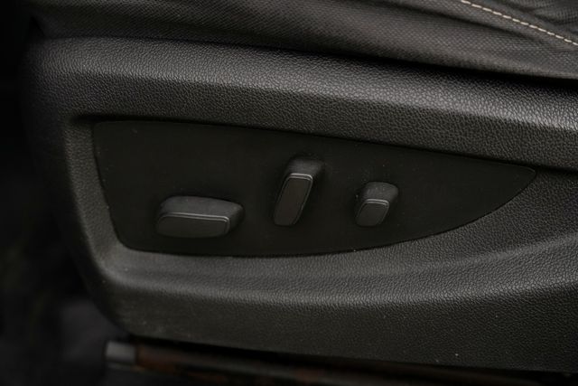 2015 Chevrolet Silverado 3500HD LT Z71 / LONG BED CREW CAB SRW / 4X4 DURAMAX | Austin, TX | Rocky Mountain Truck Stop Austin