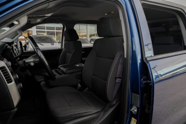 2015 Chevrolet Silverado 3500HD LT Z71 / LONG BED CREW CAB SRW / 4X4 DURAMAX | Austin, TX | Rocky Mountain Truck Stop Austin