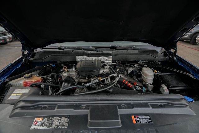 2015 Chevrolet Silverado 3500HD LT Z71 / LONG BED CREW CAB SRW / 4X4 DURAMAX | Austin, TX | Rocky Mountain Truck Stop Austin