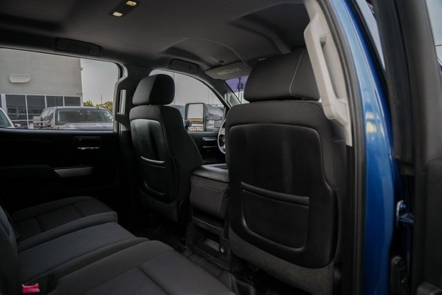 2015 Chevrolet Silverado 3500HD LT Z71 / LONG BED CREW CAB SRW / 4X4 DURAMAX | Austin, TX | Rocky Mountain Truck Stop Austin