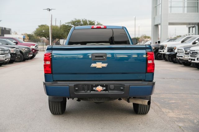 2015 Chevrolet Silverado 3500HD LT Z71 / LONG BED CREW CAB SRW / 4X4 DURAMAX | Austin, TX | Rocky Mountain Truck Stop Austin