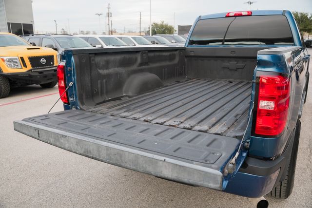 2015 Chevrolet Silverado 3500HD LT Z71 / LONG BED CREW CAB SRW / 4X4 DURAMAX | Austin, TX | Rocky Mountain Truck Stop Austin