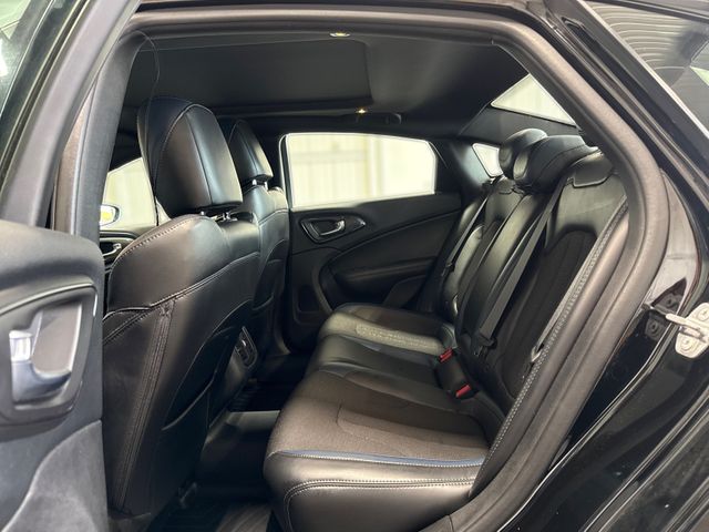 2015 Chrysler 200 S 2015 Chrysler 200 S