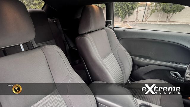 2015 Dodge Challenger SXT