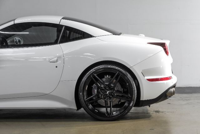 2015 Ferrari California T 3.9L V8 Twin Turbo Staggered SV-F Wheels Pirelli | Dallas, TX | East Dallas Diesel 2015 Ferrari California T 3.9L V8 Twin Turbo Staggered SV-F Wheels Pirelli | Dallas, TX | East Dallas Diesel