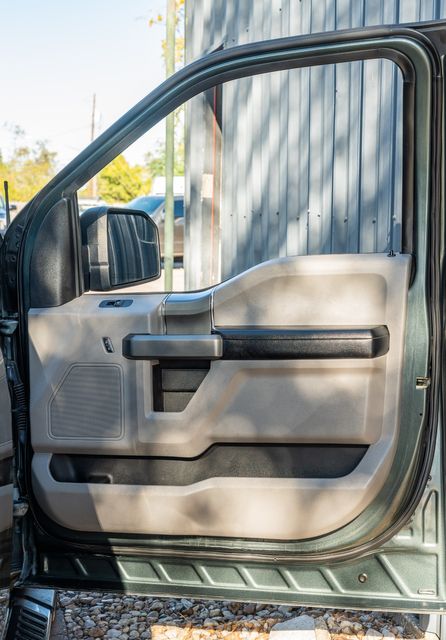 2015 Ford F-150 XLT CREW CAB FX4 / 5.0 V8 / 4X4 / CLEAN CARFAX | Austin, TX | Rocky Mountain Truck Stop Austin 2015 Ford F-150 XLT CREW CAB FX4 / 5.0 V8 / 4X4 / CLEAN CARFAX | Austin, TX | Rocky Mountain Truck Stop Austin