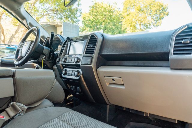 2015 Ford F-150 XLT CREW CAB FX4 / 5.0 V8 / 4X4 / CLEAN CARFAX | Dallas, TX | Rocky Mountain Truck Stop Dallas 2015 Ford F-150 XLT CREW CAB FX4 / 5.0 V8 / 4X4 / CLEAN CARFAX | Dallas, TX | Rocky Mountain Truck Stop Dallas