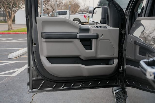 2015 Ford F-150 XLT CREW CAB RWD / LOW MILES / 5.0L V-8 | Austin, TX | Rocky Mountain Truck Stop Austin