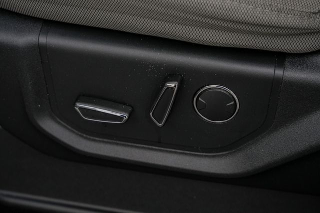 2015 Ford F-150 XLT CREW CAB RWD / LOW MILES / 5.0L V-8 | Austin, TX | Rocky Mountain Truck Stop Austin 2015 Ford F-150 XLT CREW CAB RWD / LOW MILES / 5.0L V-8 | Austin, TX | Rocky Mountain Truck Stop Austin