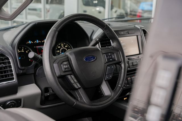 2015 Ford F-150 XLT CREW CAB RWD / LOW MILES / 5.0L V-8 | Austin, TX | Rocky Mountain Truck Stop Austin