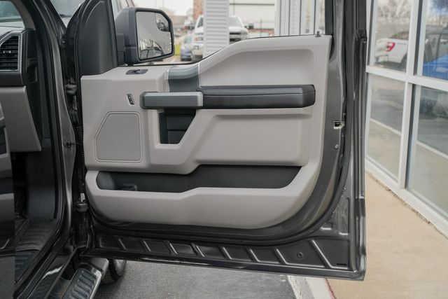 2015 Ford F-150 XLT CREW CAB RWD / LOW MILES / 5.0L V-8 | Austin, TX | Rocky Mountain Truck Stop Austin