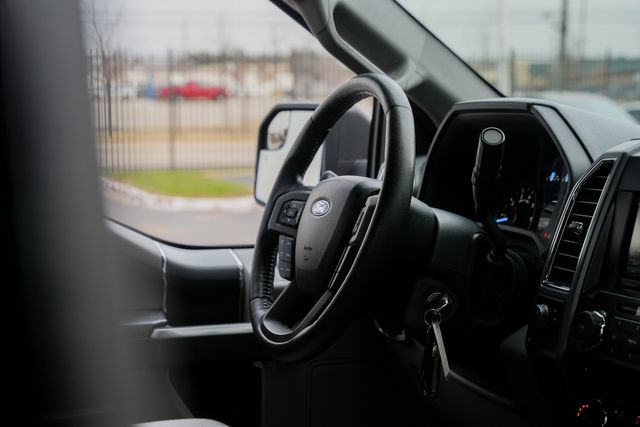 2015 Ford F-150 XLT CREW CAB RWD / LOW MILES / 5.0L V-8 | Austin, TX | Rocky Mountain Truck Stop Austin