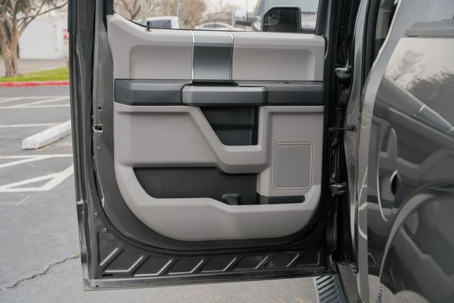 2015 Ford F-150 XLT CREW CAB RWD / LOW MILES / 5.0L V-8 | Austin, TX | Rocky Mountain Truck Stop Austin