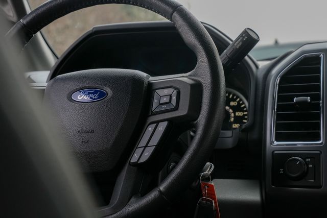 2015 Ford F-150 XLT CREW CAB RWD / LOW MILES / 5.0L V-8 | Austin, TX | Rocky Mountain Truck Stop Austin