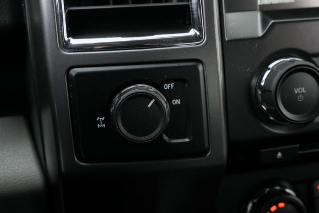 2015 Ford F-150 XLT CREW CAB RWD / LOW MILES / 5.0L V-8 | Austin, TX | Rocky Mountain Truck Stop Austin