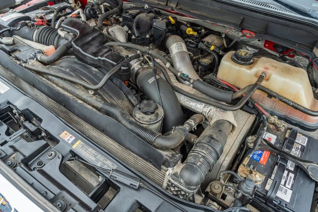 2015 Ford F-250 Super Duty XLT CREW CAB / 6.7L DIESEL | Austin, TX | Rocky Mountain Truck Stop Austin