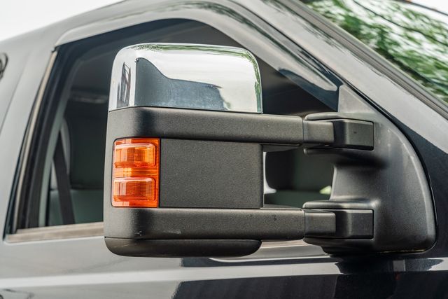 2015 Ford F-250 Super Duty XLT CREW CAB FX4 4X4 / 6.7L DIESEL / LOW MILES | Austin, TX | Rocky Mountain Truck Stop Austin