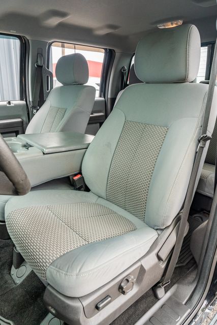 2015 Ford F-250 Super Duty XLT CREW CAB FX4 4X4 / 6.7L DIESEL / LOW MILES | Austin, TX | Rocky Mountain Truck Stop Austin