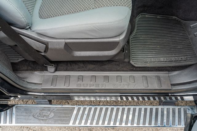 2015 Ford F-250 Super Duty XLT CREW CAB FX4 4X4 / 6.7L DIESEL / LOW MILES | Austin, TX | Rocky Mountain Truck Stop Austin