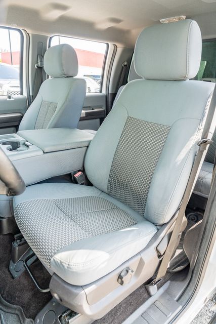 2015 Ford F-250 Super Duty XLT CREW CAB 4X4 / 6.7L DIESEL / CLEAN CARFAX | Austin, TX | Rocky Mountain Truck Stop Austin