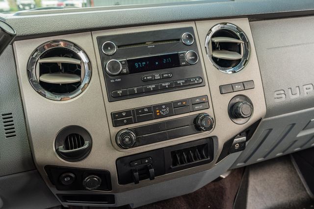 2015 Ford F-250 Super Duty XLT CREW CAB 4X4 / 6.7L DIESEL / CLEAN CARFAX | Austin, TX | Rocky Mountain Truck Stop Austin