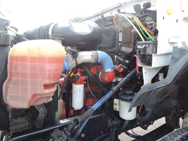 2015 Ford F-750 Non-CDL Box Truck 