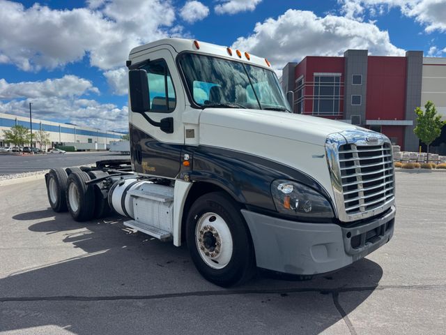 2015 Freightliner Cascadia 125