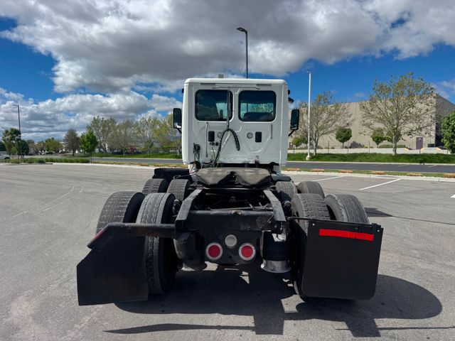 2015 Freightliner Cascadia 125
