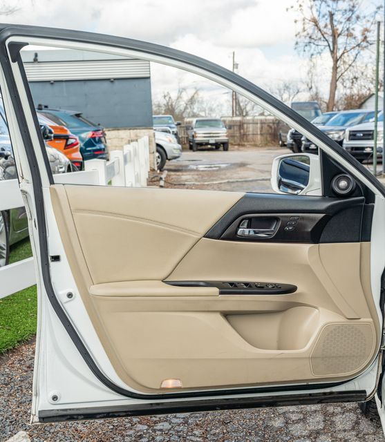 2015 Honda Accord EX-L V6 / LUXURY / LOADED / LOW MILES | Austin, TX | Rocky Mountain Truck Stop Austin 2015 Honda Accord EX-L V6 / LUXURY / LOADED / LOW MILES | Austin, TX | Rocky Mountain Truck Stop Austin