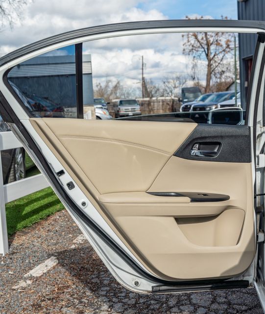 2015 Honda Accord EX-L V6 / LUXURY / LOADED / LOW MILES | Austin, TX | Rocky Mountain Truck Stop Austin