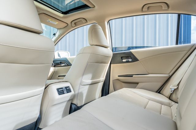 2015 Honda Accord EX-L V6 / LUXURY / LOADED / LOW MILES | Austin, TX | Rocky Mountain Truck Stop Austin