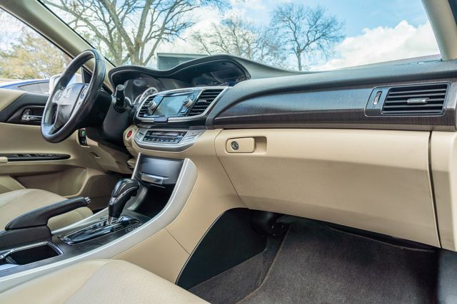 2015 Honda Accord EX-L V6 / LUXURY / LOADED / LOW MILES | Austin, TX | Rocky Mountain Truck Stop Austin