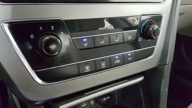 2015 Hyundai SONATA SE | Carrollton, TX | Legend Motorcars of Carrollton 2015 Hyundai SONATA SE | Carrollton, TX | Legend Motorcars of Carrollton