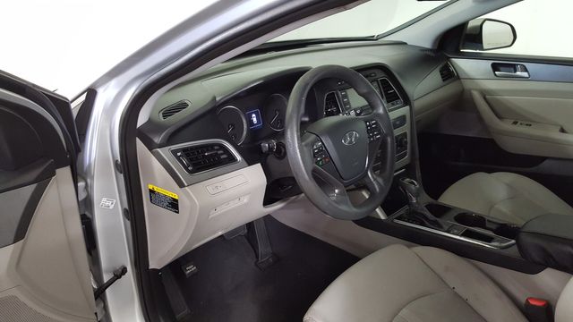 2015 Hyundai SONATA SE | Carrollton, TX | Legend Motorcars of Carrollton