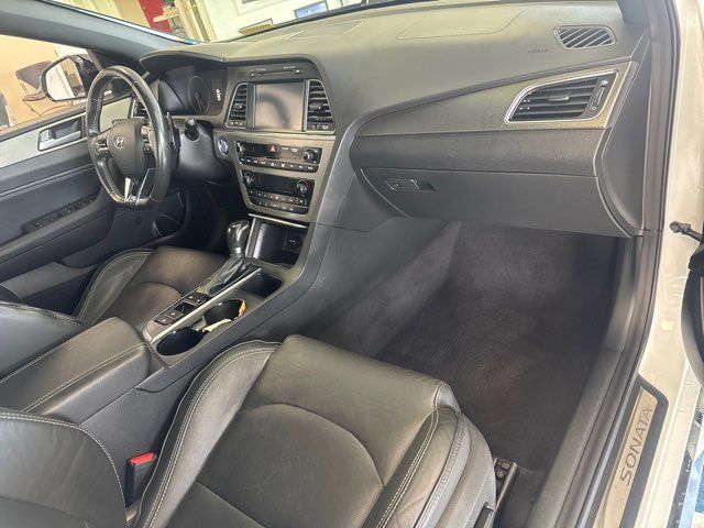 2015 Hyundai SONATA Sport 2.0T | Rome, GA | Knight's Car Store 2015 Hyundai SONATA Sport 2.0T | Rome, GA | Knight's Car Store