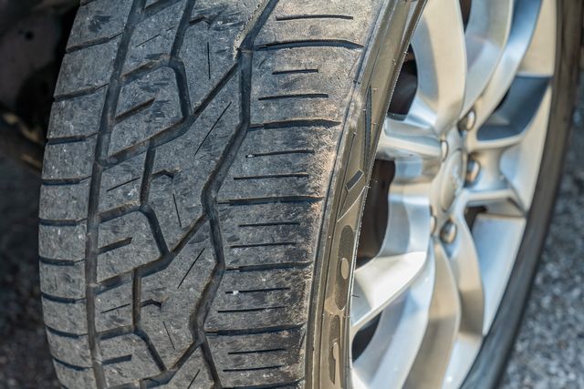 2015 Jeep Grand Cherokee Summit 4X4 / 5.7L HEMI V8 / LUXURY / LOADED | Austin, TX | Rocky Mountain Truck Stop Austin