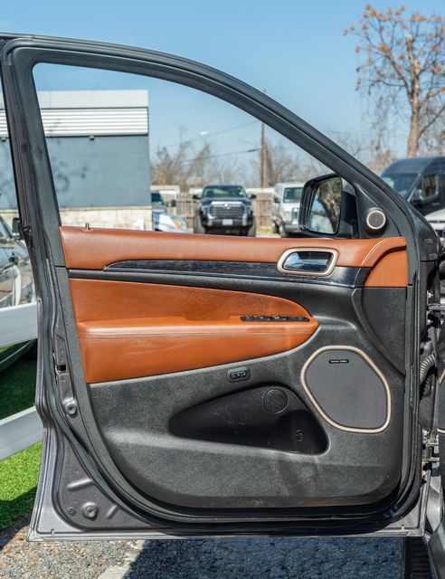 2015 Jeep Grand Cherokee Summit 4X4 / 5.7L HEMI V8 / LUXURY / LOADED | Austin, TX | Rocky Mountain Truck Stop Austin