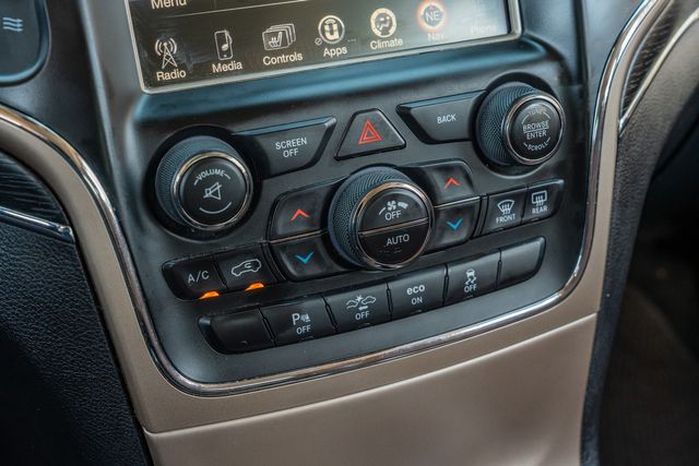 2015 Jeep Grand Cherokee Summit 4X4 / 5.7L HEMI V8 / LUXURY / LOADED | Austin, TX | Rocky Mountain Truck Stop Austin