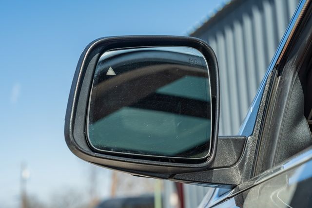 2015 Jeep Grand Cherokee Summit 4X4 / 5.7L HEMI V8 / LUXURY / LOADED | Austin, TX | Rocky Mountain Truck Stop Austin