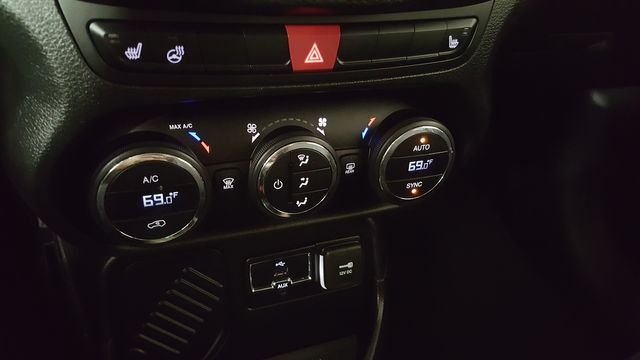 2015 Jeep Renegade Latitude | Carrollton, TX | Legend Motorcars of Carrollton