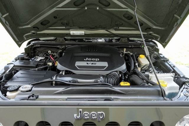 2015 Jeep Wrangler Unlimited Sport Connectivity Group Freedom Top 3PC Hardtop 2015 Jeep Wrangler Unlimited Sport Connectivity Group Freedom Top 3PC Hardtop